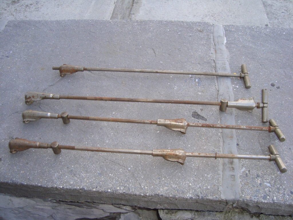 L and S single tension rods and claws